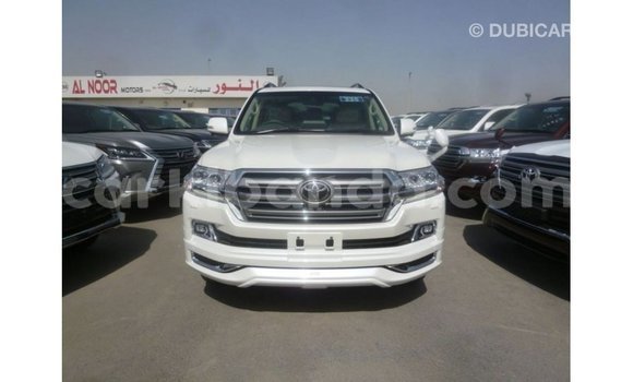 Nunua Imported Toyota Land Cruiser Nyeupe Gari ndani ya Import - Dubai nchini Uganda Nunua Imported Toyota Land Cruiser Nyeupe Gari ndani ya Import - Dubai nchini Uganda