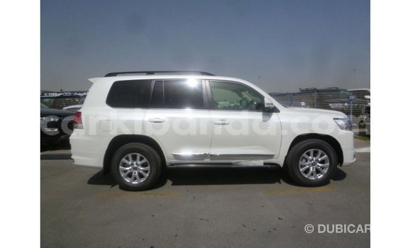 Nunua Imported Toyota Land Cruiser Nyeupe Gari ndani ya Import - Dubai nchini Uganda Nunua Imported Toyota Land Cruiser Nyeupe Gari ndani ya Import - Dubai nchini Uganda