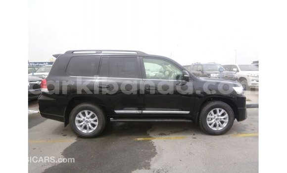 Nunua Imported Toyota Land Cruiser Nyeusi Gari ndani ya Import - Dubai nchini Uganda Nunua Imported Toyota Land Cruiser Nyeusi Gari ndani ya Import - Dubai nchini Uganda