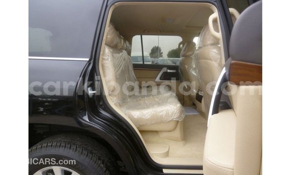 Nunua Imported Toyota Land Cruiser Nyeusi Gari ndani ya Import - Dubai nchini Uganda Nunua Imported Toyota Land Cruiser Nyeusi Gari ndani ya Import - Dubai nchini Uganda
