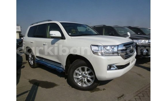 Gura Imported Toyota Land Cruiser White Imodoka i Import - Dubai mu Uganda Gura Imported Toyota Land Cruiser White Imodoka i Import - Dubai mu Uganda