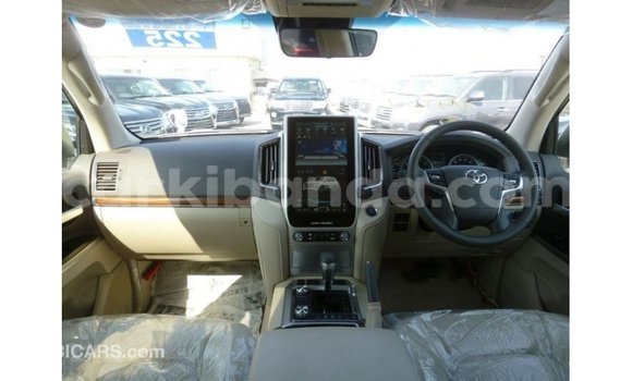 Gura Imported Toyota Land Cruiser White Imodoka i Import - Dubai mu Uganda Gura Imported Toyota Land Cruiser White Imodoka i Import - Dubai mu Uganda