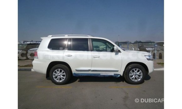 Gura Imported Toyota Land Cruiser White Imodoka i Import - Dubai mu Uganda Gura Imported Toyota Land Cruiser White Imodoka i Import - Dubai mu Uganda
