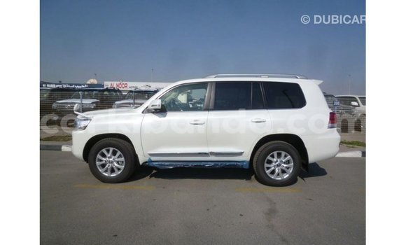 Gura Imported Toyota Land Cruiser White Imodoka i Import - Dubai mu Uganda Gura Imported Toyota Land Cruiser White Imodoka i Import - Dubai mu Uganda