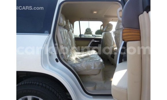 Gura Imported Toyota Land Cruiser White Imodoka i Import - Dubai mu Uganda Gura Imported Toyota Land Cruiser White Imodoka i Import - Dubai mu Uganda