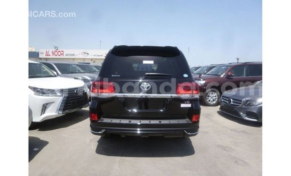 Nunua Imported Toyota Land Cruiser Nyeusi Gari ndani ya Import - Dubai nchini Uganda Nunua Imported Toyota Land Cruiser Nyeusi Gari ndani ya Import - Dubai nchini Uganda