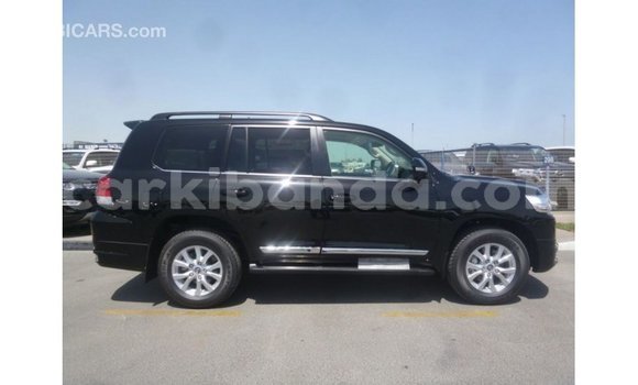 Nunua Imported Toyota Land Cruiser Nyeusi Gari ndani ya Import - Dubai nchini Uganda Nunua Imported Toyota Land Cruiser Nyeusi Gari ndani ya Import - Dubai nchini Uganda