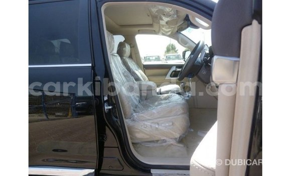 Nunua Imported Toyota Land Cruiser Nyeusi Gari ndani ya Import - Dubai nchini Uganda Nunua Imported Toyota Land Cruiser Nyeusi Gari ndani ya Import - Dubai nchini Uganda