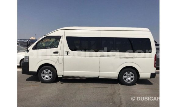 Gura Imported Toyota Hiace White Imodoka i Import - Dubai mu Uganda Gura Imported Toyota Hiace White Imodoka i Import - Dubai mu Uganda