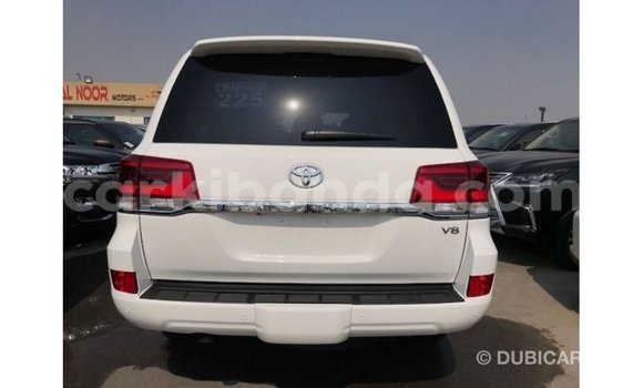 Gura Imported Toyota Land Cruiser White Imodoka i Import - Dubai mu Uganda Gura Imported Toyota Land Cruiser White Imodoka i Import - Dubai mu Uganda