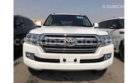 Gura Imported Toyota Land Cruiser White Imodoka i Import - Dubai mu Uganda Gura Imported Toyota Land Cruiser White Imodoka i Import - Dubai mu Uganda