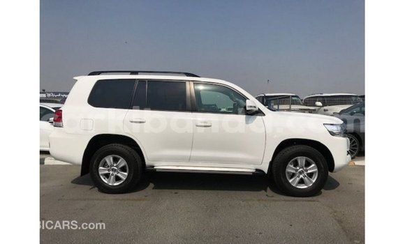 Gura Imported Toyota Land Cruiser White Imodoka i Import - Dubai mu Uganda Gura Imported Toyota Land Cruiser White Imodoka i Import - Dubai mu Uganda