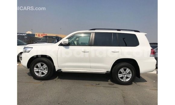 Gura Imported Toyota Land Cruiser White Imodoka i Import - Dubai mu Uganda Gura Imported Toyota Land Cruiser White Imodoka i Import - Dubai mu Uganda