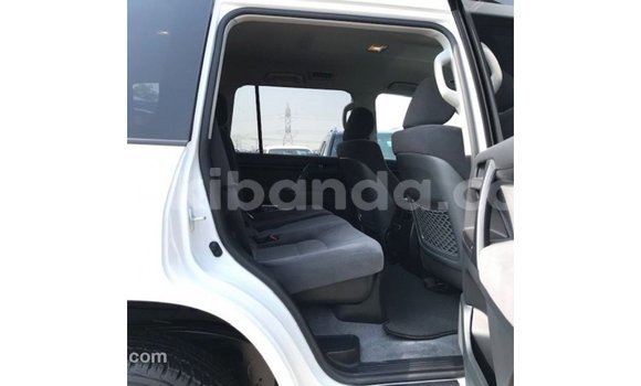 Gura Imported Toyota Land Cruiser White Imodoka i Import - Dubai mu Uganda Gura Imported Toyota Land Cruiser White Imodoka i Import - Dubai mu Uganda