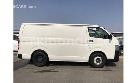 Gura Imported Toyota Hiace White Imodoka i Import - Dubai mu Uganda Gura Imported Toyota Hiace White Imodoka i Import - Dubai mu Uganda