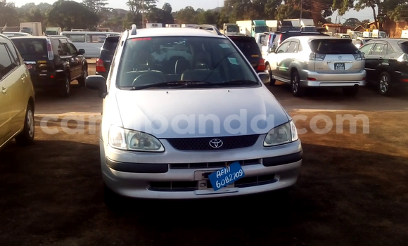Gura Yakoze Toyota 4Runner White Imodoka i Arua mu Uganda Gura Yakoze Toyota 4Runner White Imodoka i Arua mu Uganda