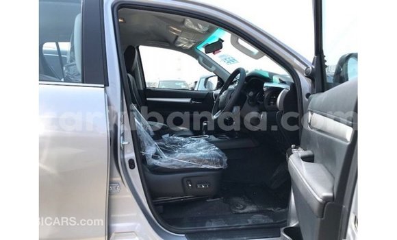 Nunua Imported Toyota Hilux Nyingine Gari ndani ya Import - Dubai nchini Uganda Nunua Imported Toyota Hilux Nyingine Gari ndani ya Import - Dubai nchini Uganda