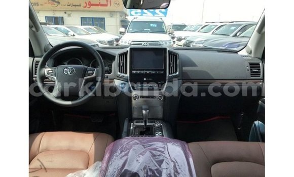 Acheter Import Voiture Toyota Land Cruiser Noir à Import - Dubai, Ouganda Acheter Import Voiture Toyota Land Cruiser Noir à Import - Dubai, Ouganda