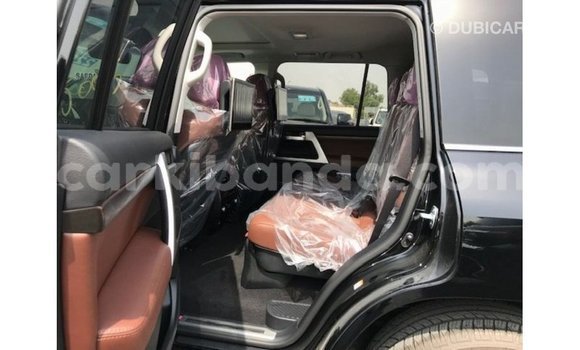 Acheter Import Voiture Toyota Land Cruiser Noir à Import - Dubai, Ouganda Acheter Import Voiture Toyota Land Cruiser Noir à Import - Dubai, Ouganda