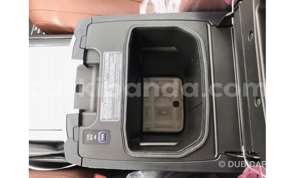 Acheter Import Voiture Toyota Land Cruiser Noir à Import - Dubai, Ouganda Acheter Import Voiture Toyota Land Cruiser Noir à Import - Dubai, Ouganda
