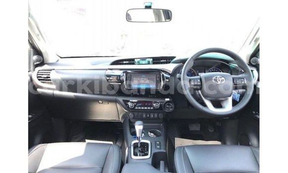 Nunua Imported Toyota Hilux Nyeusi Gari ndani ya Import - Dubai nchini Uganda Nunua Imported Toyota Hilux Nyeusi Gari ndani ya Import - Dubai nchini Uganda