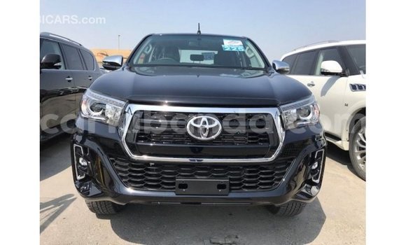 Nunua Imported Toyota Hilux Nyeusi Gari ndani ya Import - Dubai nchini Uganda Nunua Imported Toyota Hilux Nyeusi Gari ndani ya Import - Dubai nchini Uganda