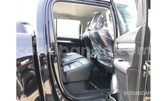 Nunua Imported Toyota Hilux Nyeusi Gari ndani ya Import - Dubai nchini Uganda Nunua Imported Toyota Hilux Nyeusi Gari ndani ya Import - Dubai nchini Uganda