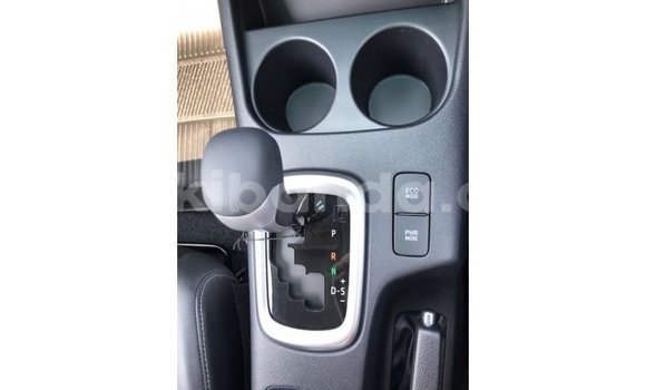 Nunua Imported Toyota Hilux Nyeusi Gari ndani ya Import - Dubai nchini Uganda Nunua Imported Toyota Hilux Nyeusi Gari ndani ya Import - Dubai nchini Uganda