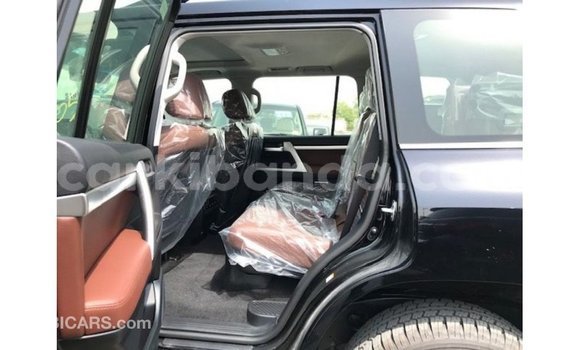 Gura Imported Toyota Land Cruiser Black Imodoka i Import - Dubai mu Uganda Gura Imported Toyota Land Cruiser Black Imodoka i Import - Dubai mu Uganda