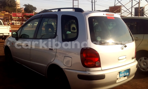 Gura Yakoze Toyota 4Runner White Imodoka i Arua mu Uganda Gura Yakoze Toyota 4Runner White Imodoka i Arua mu Uganda