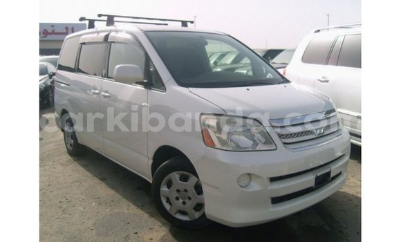 Nunua Imported Toyota Noah Nyeupe Gari ndani ya Import - Dubai nchini Uganda Nunua Imported Toyota Noah Nyeupe Gari ndani ya Import - Dubai nchini Uganda