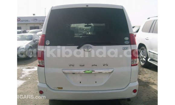 Nunua Imported Toyota Noah Nyeupe Gari ndani ya Import - Dubai nchini Uganda Nunua Imported Toyota Noah Nyeupe Gari ndani ya Import - Dubai nchini Uganda