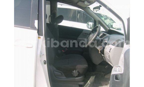 Nunua Imported Toyota Noah Nyeupe Gari ndani ya Import - Dubai nchini Uganda Nunua Imported Toyota Noah Nyeupe Gari ndani ya Import - Dubai nchini Uganda