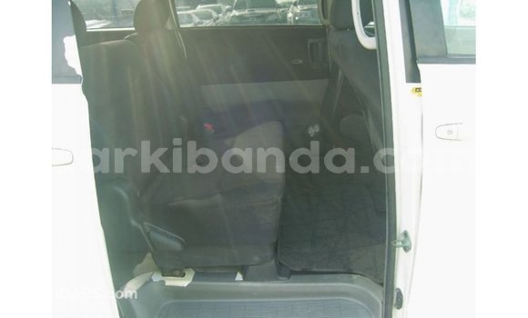Nunua Imported Toyota Noah Nyeupe Gari ndani ya Import - Dubai nchini Uganda Nunua Imported Toyota Noah Nyeupe Gari ndani ya Import - Dubai nchini Uganda