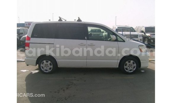 Nunua Imported Toyota Noah Nyeupe Gari ndani ya Import - Dubai nchini Uganda Nunua Imported Toyota Noah Nyeupe Gari ndani ya Import - Dubai nchini Uganda