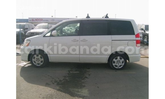 Nunua Imported Toyota Noah Nyeupe Gari ndani ya Import - Dubai nchini Uganda Nunua Imported Toyota Noah Nyeupe Gari ndani ya Import - Dubai nchini Uganda