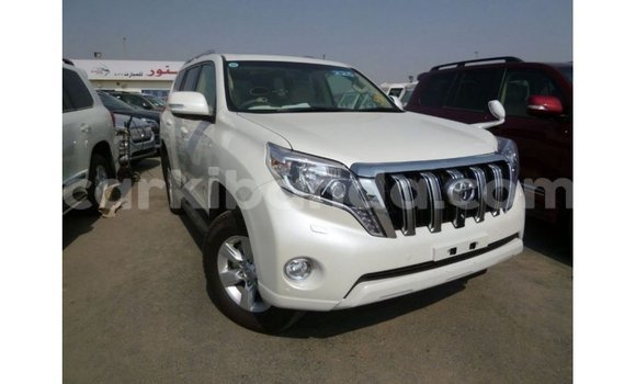 Acheter Import Voiture Toyota Prado Blanc à Import - Dubai, Ouganda Acheter Import Voiture Toyota Prado Blanc à Import - Dubai, Ouganda