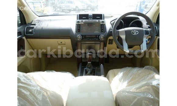 Acheter Import Voiture Toyota Prado Blanc à Import - Dubai, Ouganda Acheter Import Voiture Toyota Prado Blanc à Import - Dubai, Ouganda