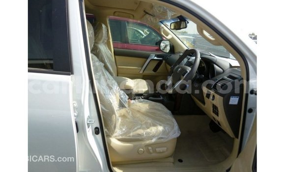 Acheter Import Voiture Toyota Prado Blanc à Import - Dubai, Ouganda Acheter Import Voiture Toyota Prado Blanc à Import - Dubai, Ouganda