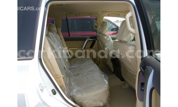 Acheter Import Voiture Toyota Prado Blanc à Import - Dubai, Ouganda Acheter Import Voiture Toyota Prado Blanc à Import - Dubai, Ouganda