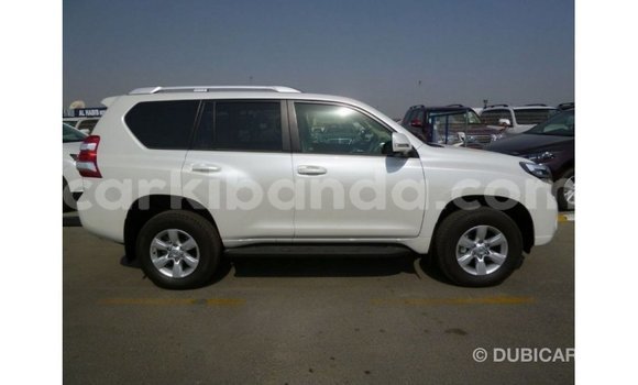 Acheter Import Voiture Toyota Prado Blanc à Import - Dubai, Ouganda Acheter Import Voiture Toyota Prado Blanc à Import - Dubai, Ouganda