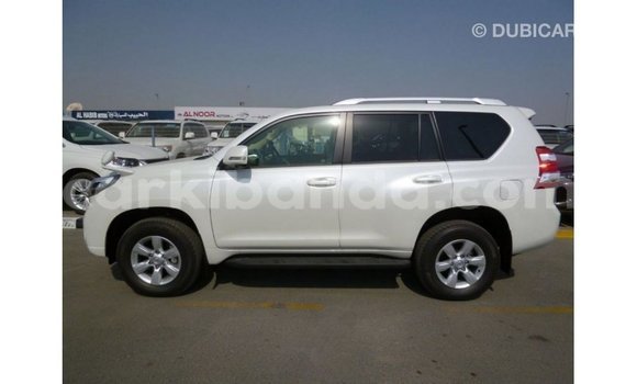 Acheter Import Voiture Toyota Prado Blanc à Import - Dubai, Ouganda Acheter Import Voiture Toyota Prado Blanc à Import - Dubai, Ouganda