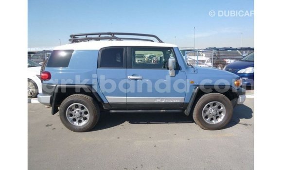 Nunua Imported Toyota FJ Cruiser Bluu Gari ndani ya Import - Dubai nchini Uganda Nunua Imported Toyota FJ Cruiser Bluu Gari ndani ya Import - Dubai nchini Uganda