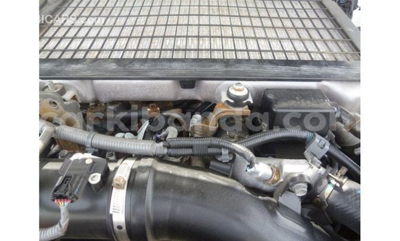 Nunua Imported Toyota Land Cruiser Nyeupe Gari ndani ya Import - Dubai nchini Uganda Nunua Imported Toyota Land Cruiser Nyeupe Gari ndani ya Import - Dubai nchini Uganda