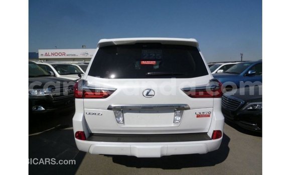Nunua Imported Lexus LX Nyeupe Gari ndani ya Import - Dubai nchini Uganda Nunua Imported Lexus LX Nyeupe Gari ndani ya Import - Dubai nchini Uganda