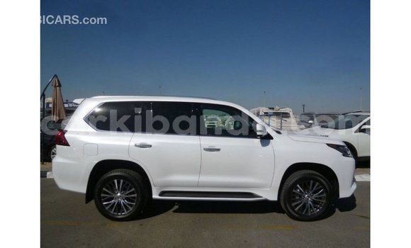 Nunua Imported Lexus LX Nyeupe Gari ndani ya Import - Dubai nchini Uganda Nunua Imported Lexus LX Nyeupe Gari ndani ya Import - Dubai nchini Uganda