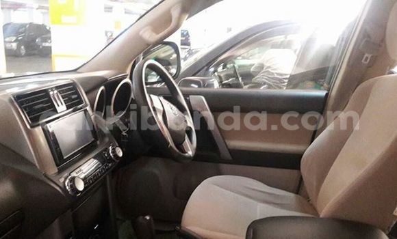 Gura Yakoze Toyota Prado Black Imodoka i Kampala mu Uganda Gura Yakoze Toyota Prado Black Imodoka i Kampala mu Uganda