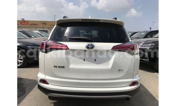 Nunua Imported Toyota 4Runner Nyeupe Gari ndani ya Import - Dubai nchini Uganda Nunua Imported Toyota 4Runner Nyeupe Gari ndani ya Import - Dubai nchini Uganda