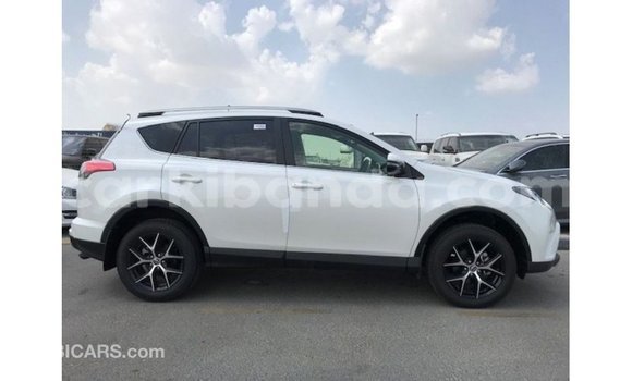 Nunua Imported Toyota 4Runner Nyeupe Gari ndani ya Import - Dubai nchini Uganda Nunua Imported Toyota 4Runner Nyeupe Gari ndani ya Import - Dubai nchini Uganda