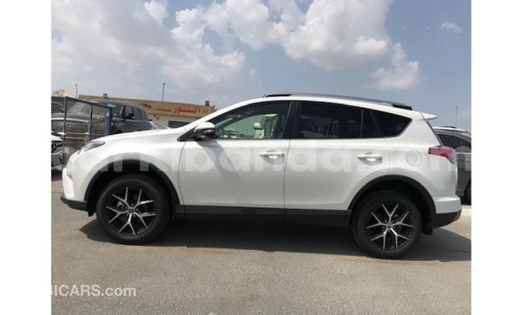 Nunua Imported Toyota 4Runner Nyeupe Gari ndani ya Import - Dubai nchini Uganda Nunua Imported Toyota 4Runner Nyeupe Gari ndani ya Import - Dubai nchini Uganda